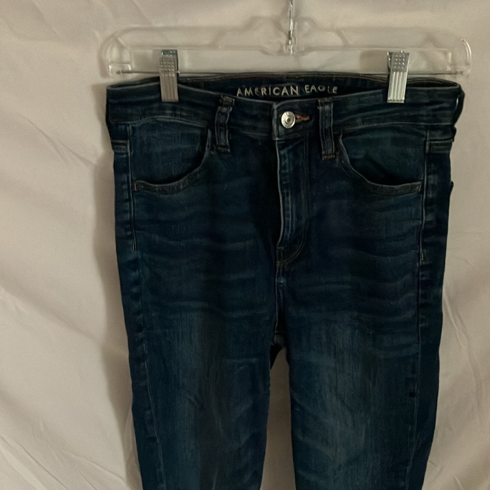 American Eagle: Super Hi-Rise Jeggings Crop- Super stretch- frayed hem-6 regular